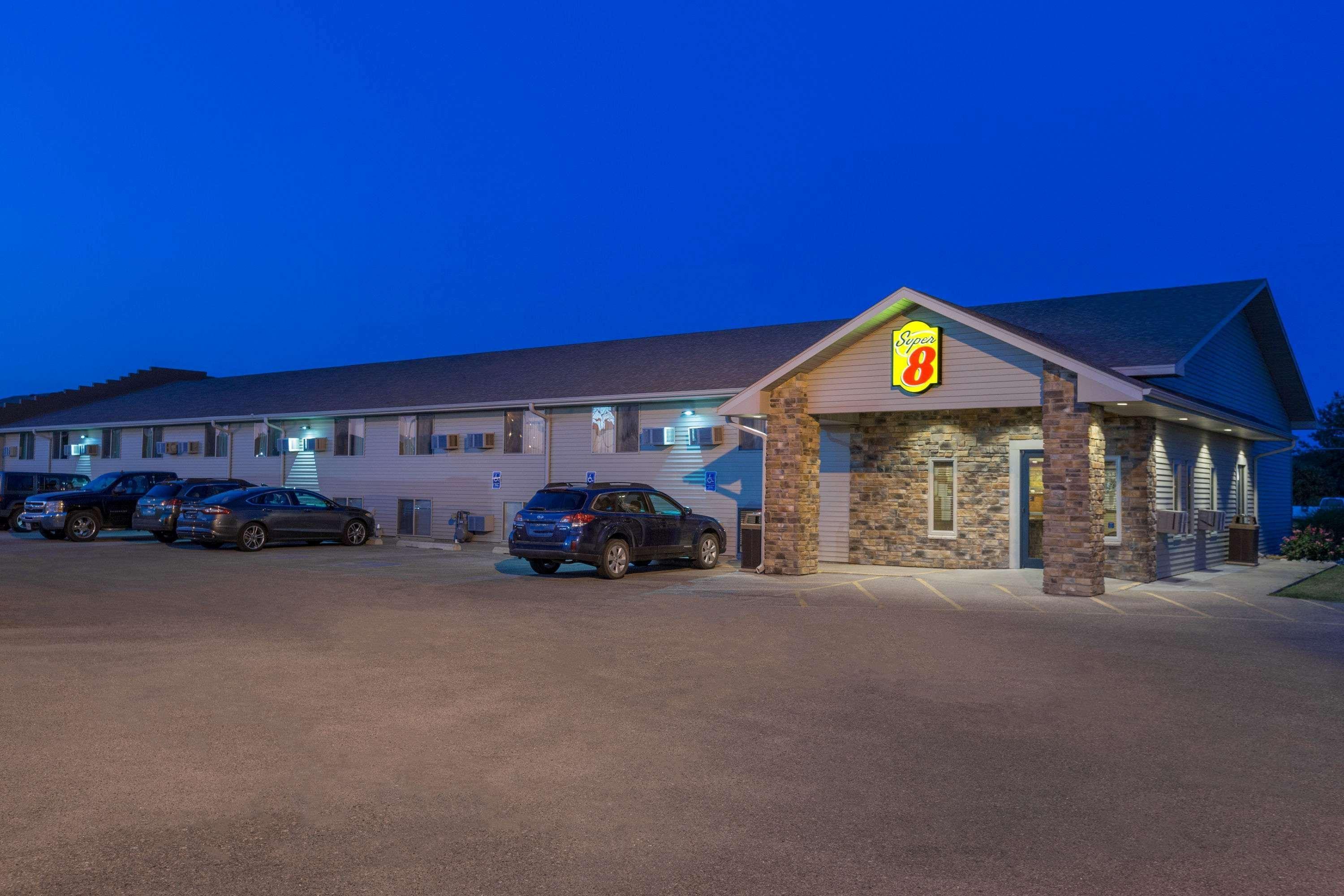 Super 8 By Wyndham Kearney Motel Exterior foto