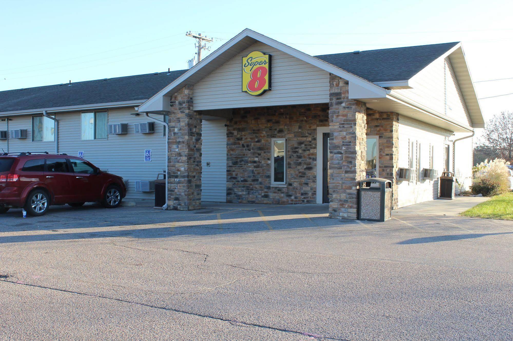 Super 8 By Wyndham Kearney Motel Exterior foto
